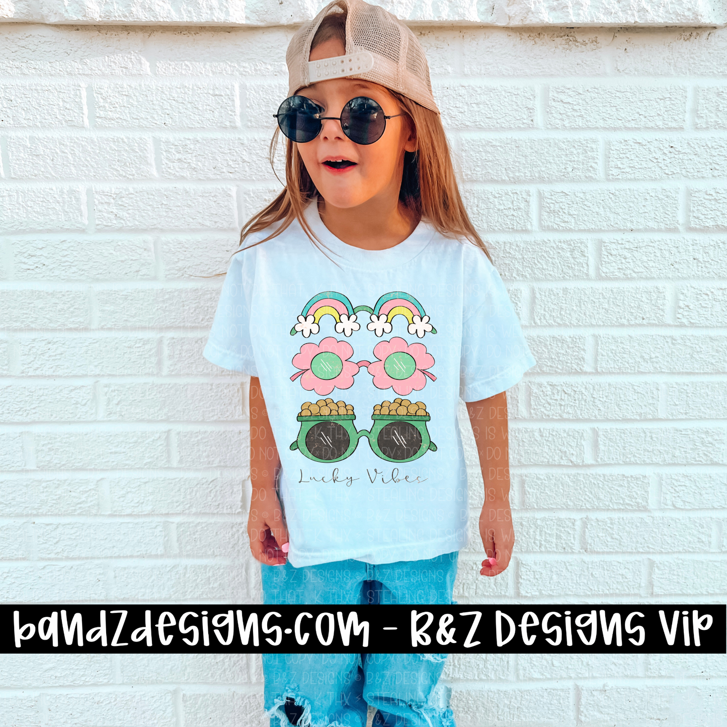 Lucky Vibes Retro Glasses Girl